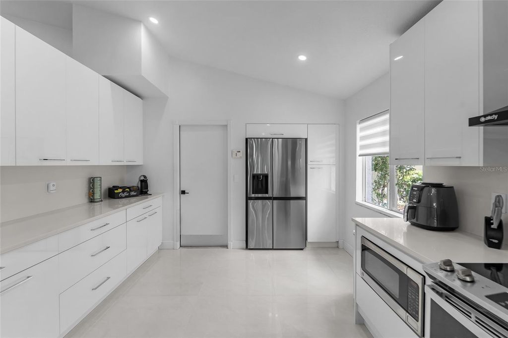 Image 15 of property listing at 9720 FREDERICKSBURG ROAD, Tampa, FL 33635