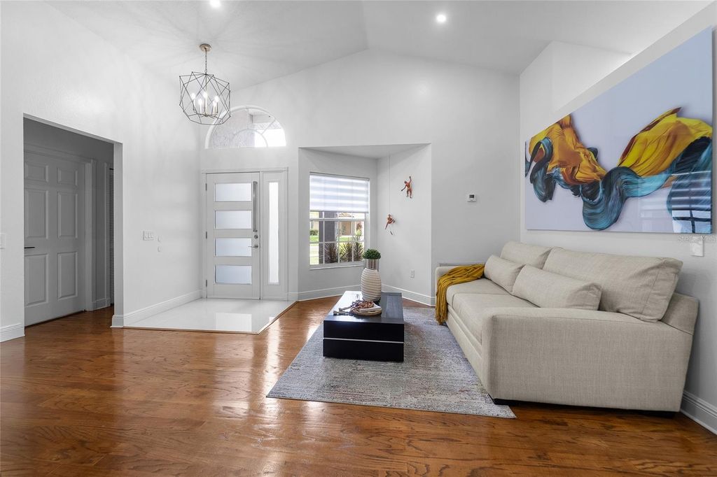 Image 6 of property listing at 9720 FREDERICKSBURG ROAD, Tampa, FL 33635