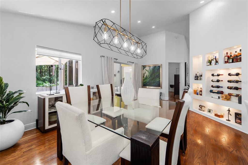 Image 9 of property listing at 9720 FREDERICKSBURG ROAD, Tampa, FL 33635