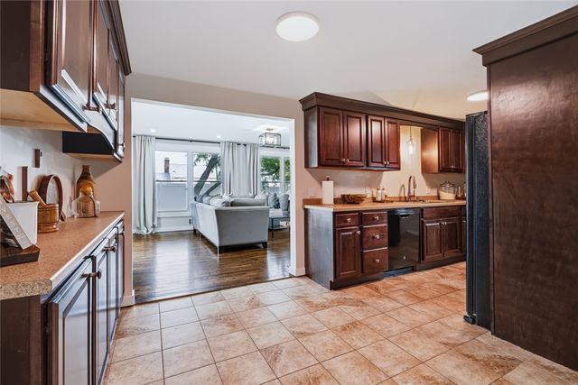 27 Kalmer Road, Warwick, RI 02886