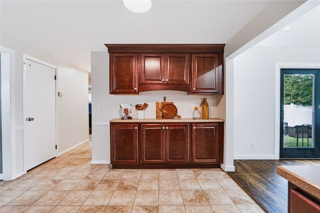27 Kalmer Road, Warwick, RI 02886