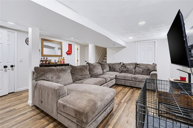 27 Kalmer Road, Warwick, RI 02886