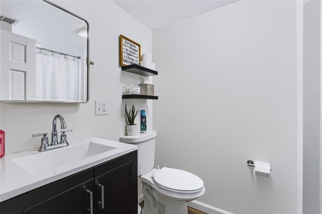 27 Kalmer Road, Warwick, RI 02886