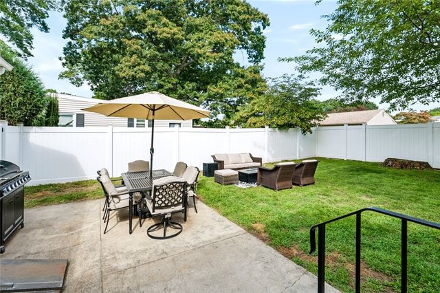 27 Kalmer Road, Warwick, RI 02886