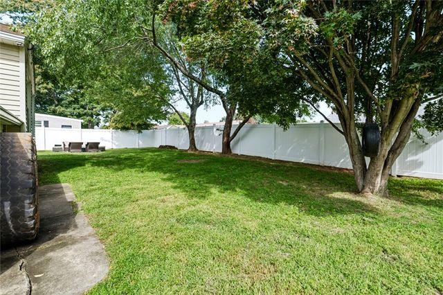 27 Kalmer Road, Warwick, RI 02886