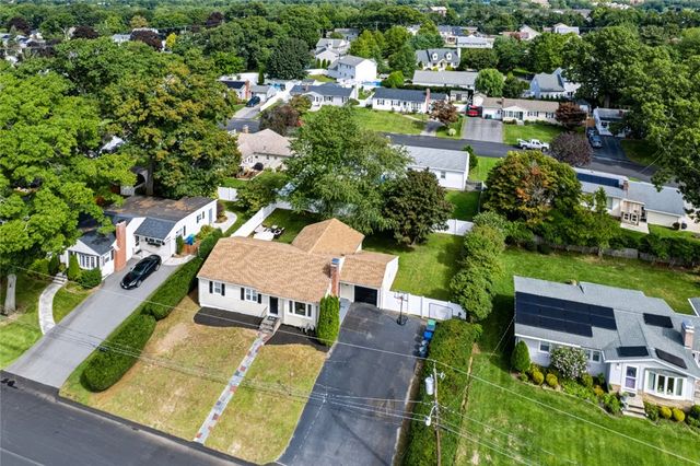 27 Kalmer Road, Warwick, RI 02886