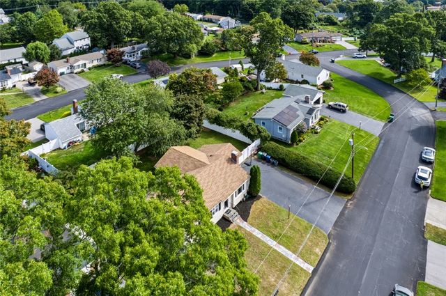 27 Kalmer Road, Warwick, RI 02886
