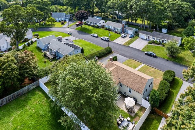 27 Kalmer Road, Warwick, RI 02886