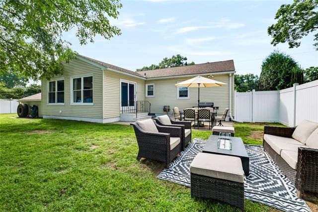 27 Kalmer Road, Warwick, RI 02886