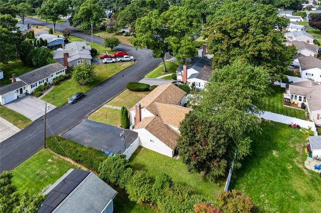 27 Kalmer Road, Warwick, RI 02886