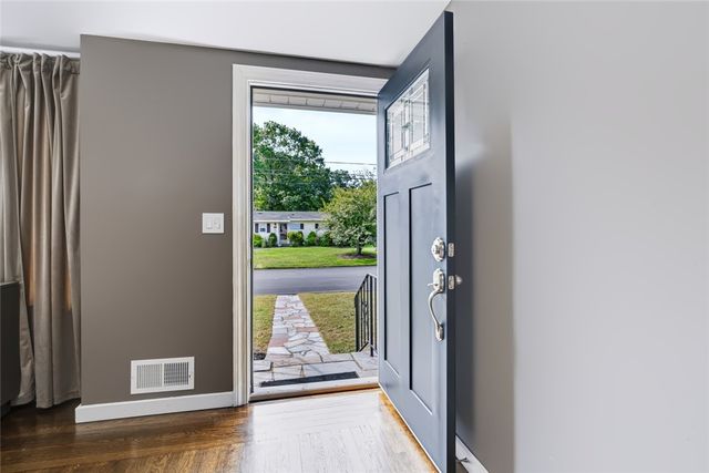 27 Kalmer Road, Warwick, RI 02886