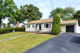 27 Kalmer Road, Warwick, RI 02886