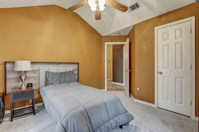 211 Ulupau CIR, Bastrop, TX 78602