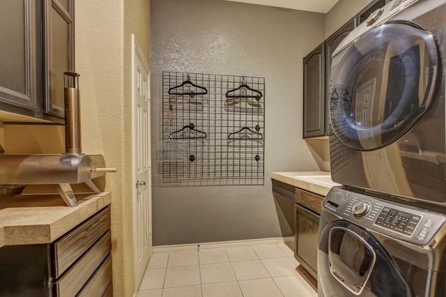 211 Ulupau CIR, Bastrop, TX 78602