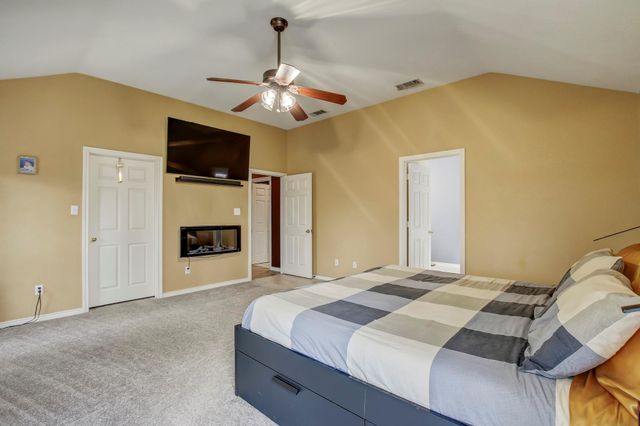211 Ulupau CIR, Bastrop, TX 78602