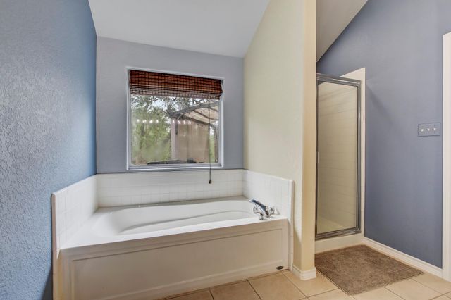 211 Ulupau CIR, Bastrop, TX 78602
