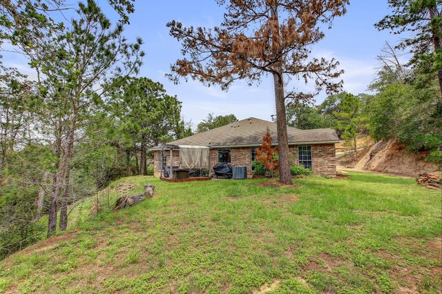 211 Ulupau CIR, Bastrop, TX 78602