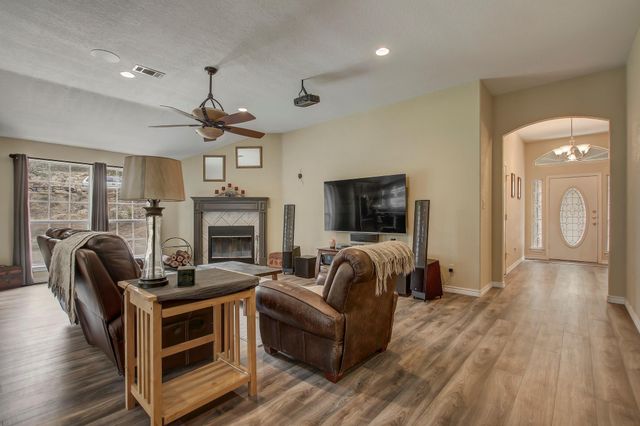 211 Ulupau CIR, Bastrop, TX 78602
