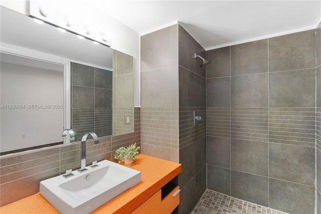 435 21st St 212, Miami Beach, FL 33139