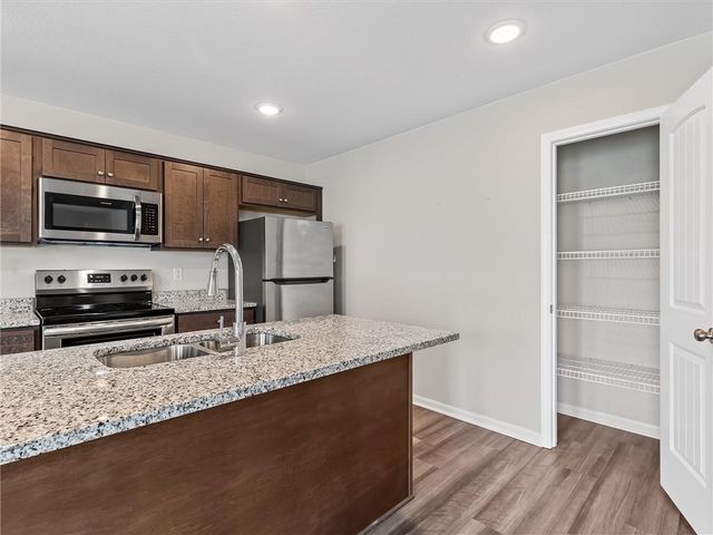 2104 Crestview Place, Raymore, MO 64083