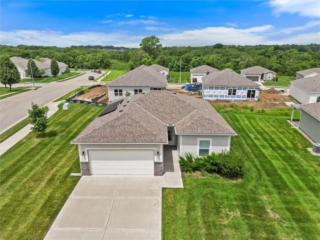 2104 Crestview Place, Raymore, MO 64083