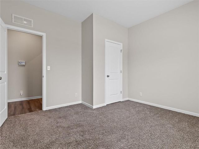 2104 Crestview Place, Raymore, MO 64083