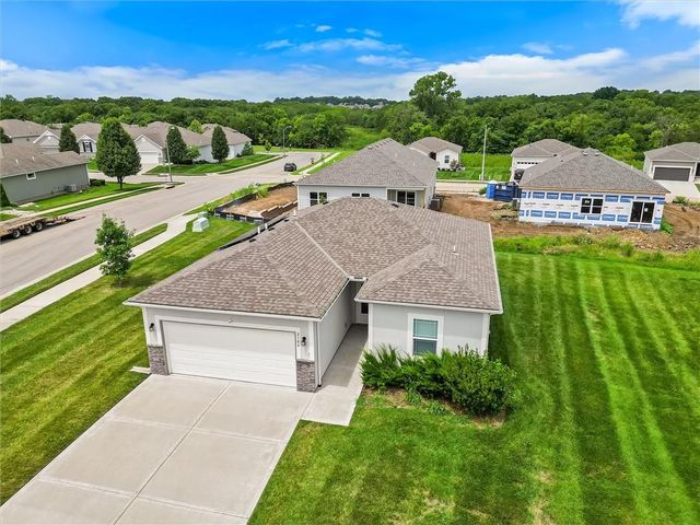 2104 Crestview Place, Raymore, MO 64083