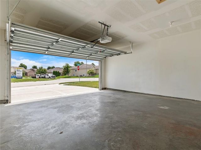 2104 Crestview Place, Raymore, MO 64083