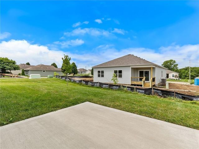 2104 Crestview Place, Raymore, MO 64083