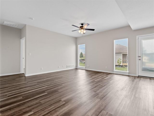 2104 Crestview Place, Raymore, MO 64083