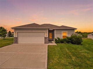 2104 Crestview Place, Raymore, MO 64083