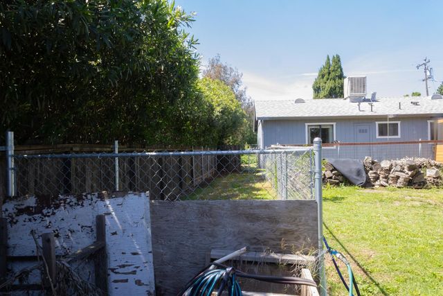 2747 Maple St, Sutter, CA 95982