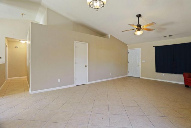2416 S Fresno Ave, Stockton, CA 95206