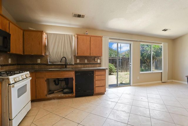 2416 S Fresno Ave, Stockton, CA 95206