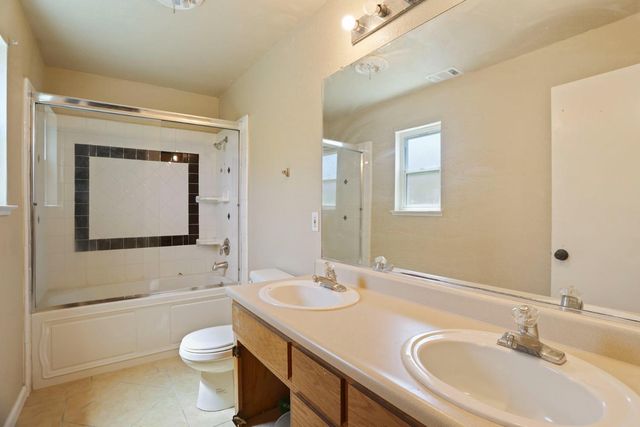 2416 S Fresno Ave, Stockton, CA 95206
