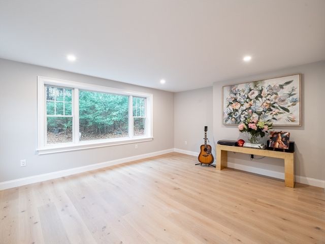 10 Penstock Ln, Marshfield, MA 02050