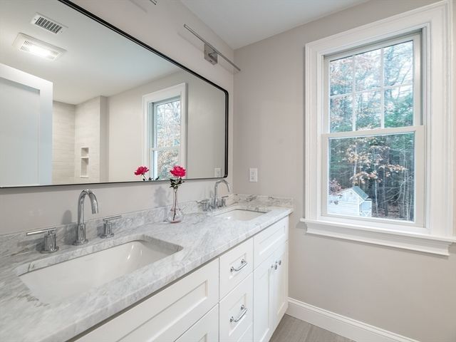 10 Penstock Ln, Marshfield, MA 02050