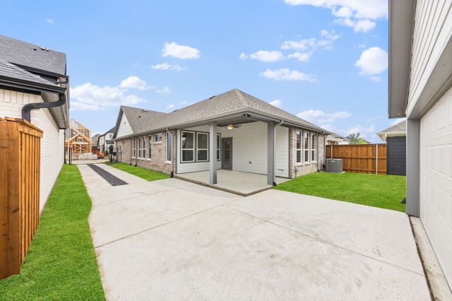 1907 Mitchell Drive, Van Alstyne, TX 75495
