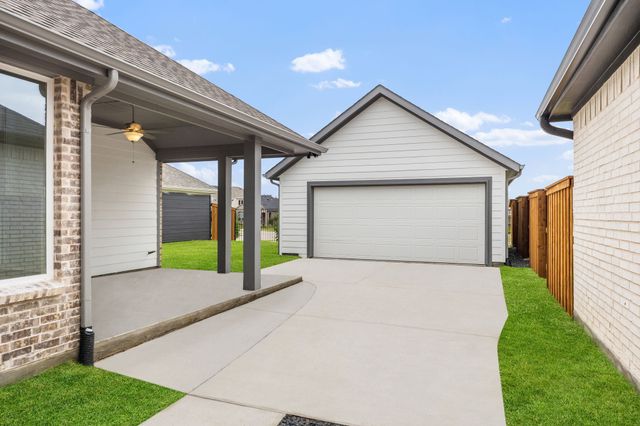 1907 Mitchell Drive, Van Alstyne, TX 75495