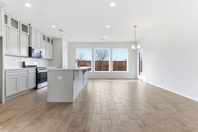 4912 N Walnut Avenue, Broken Arrow, OK 74012