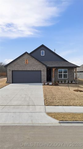 4912 N Walnut Avenue, Broken Arrow, OK 74012