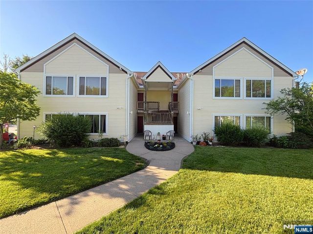 135 Falcon Ridge Way, Hamburg, NJ 07419