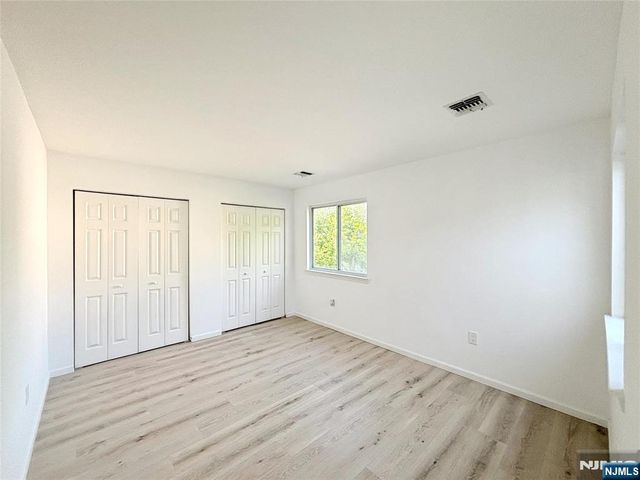 135 Falcon Ridge Way, Hamburg, NJ 07419