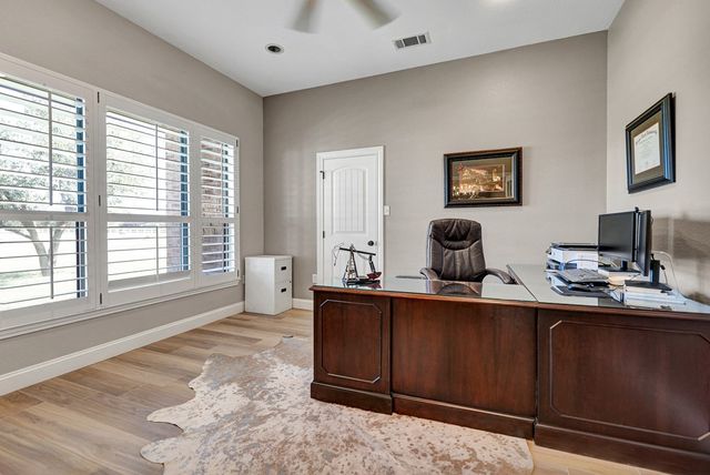 8301 Glasgow Dr, Midland, TX 79707