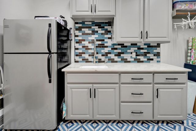 8301 Glasgow Dr, Midland, TX 79707