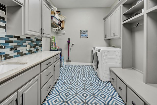 8301 Glasgow Dr, Midland, TX 79707