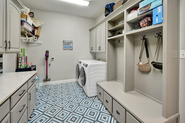 8301 Glasgow Dr, Midland, TX 79707