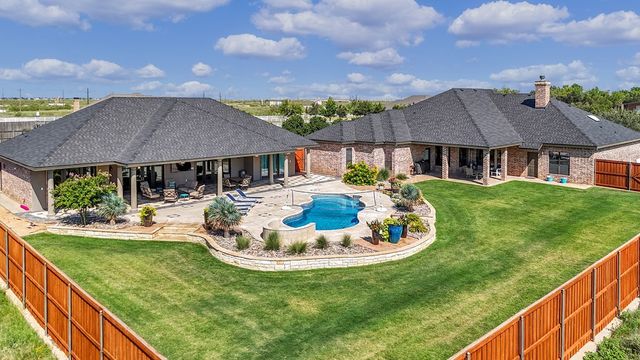 8301 Glasgow Dr, Midland, TX 79707