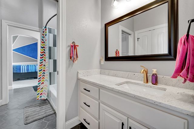 8301 Glasgow Dr, Midland, TX 79707