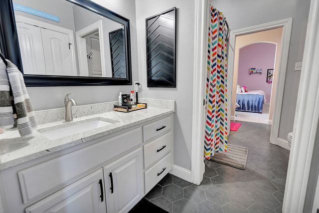 8301 Glasgow Dr, Midland, TX 79707